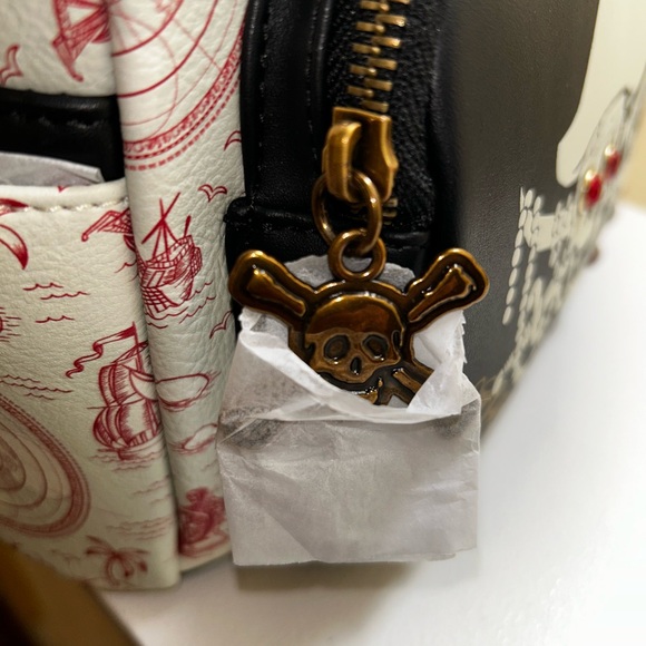 Glow-in-the-Dark Disneyland Loungefly Pirates of the Caribbean Backpack NWT - Picture 5 of 10